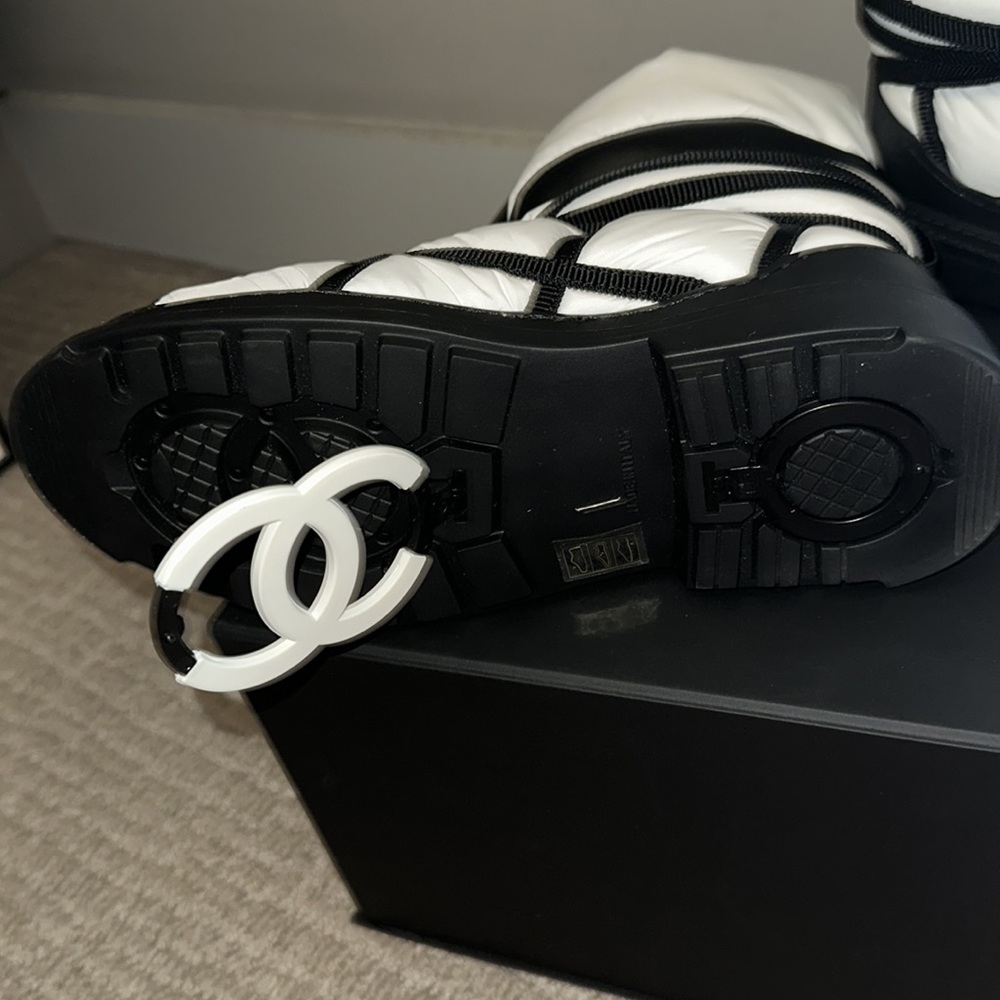 Chanel Winter nylon Booties perfect 🎁🎁🎁🎁 - Picture 4 of 8